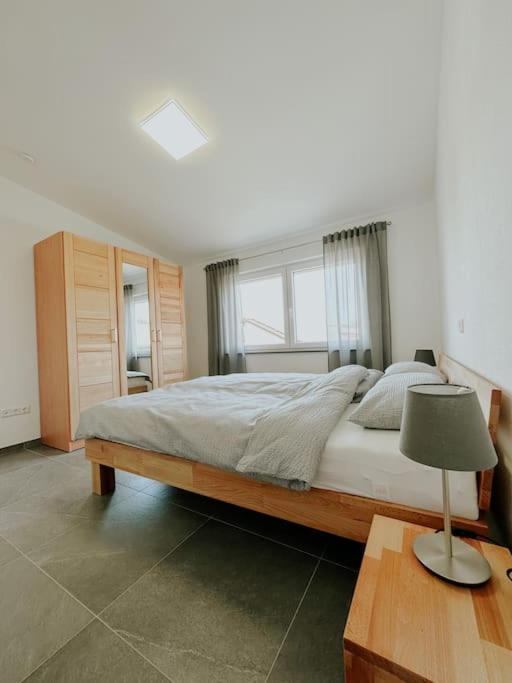 Aspisheim Apartment 100 Qm Im Weindorf - Balkon/Garage מראה חיצוני תמונה